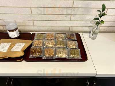 담장옆에국화꽃 파미에점