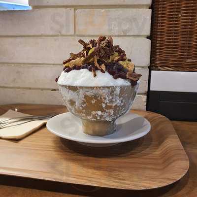 담장옆에국화꽃 파미에점