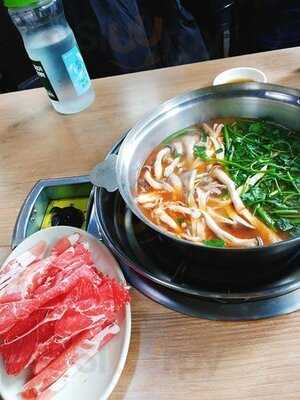 홍두깨칼국수마당