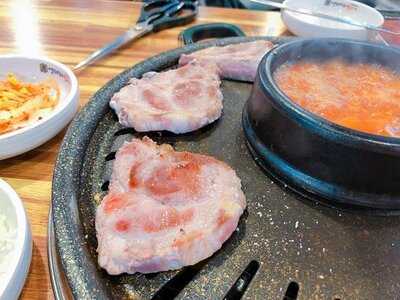 엉터리 생고기 - 홍대점