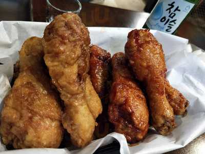 교촌치킨 대학로점