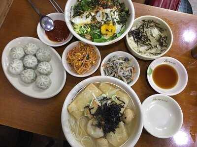 Myeongdong Halmeoni Guksu