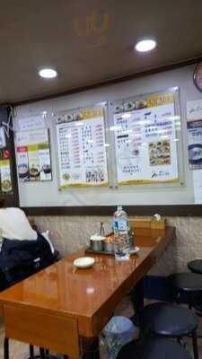 Myeongdong Halmeoni Guksu