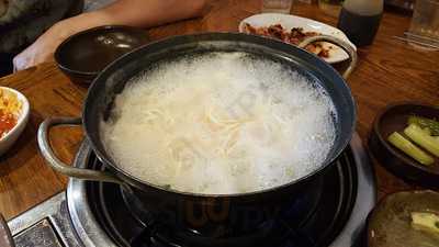 뚝배기 황태 칼국수