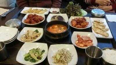 더심플한테이블