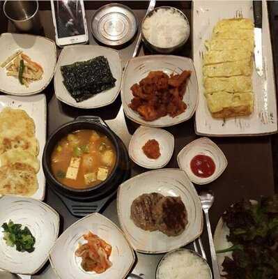 더심플한테이블