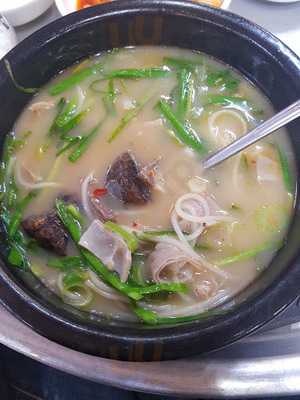 삼부자돼지국밥