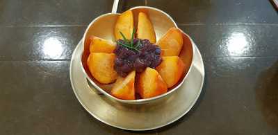 놋그릇 가지런히