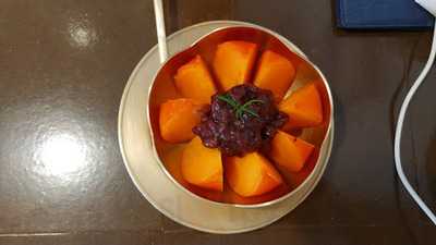 놋그릇 가지런히