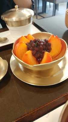 놋그릇 가지런히