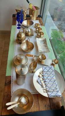 놋그릇 가지런히