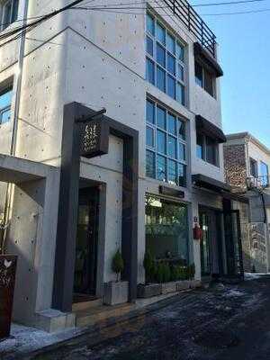 놋그릇 가지런히