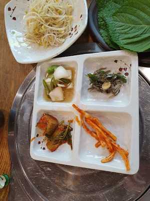 뚝배기황태칼국수