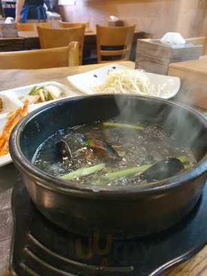 뚝배기황태칼국수