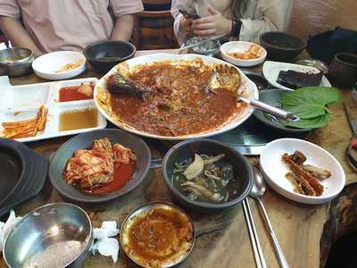 뚝배기황태칼국수