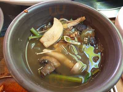 뚝배기황태칼국수