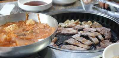 지리산 장독 흑돼지