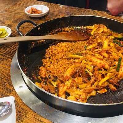 유가네닭갈비 신촌점