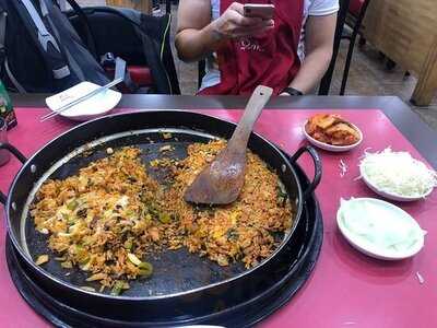 유가네닭갈비 신촌점