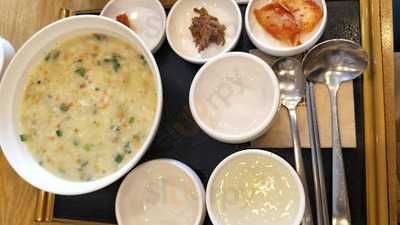 본죽 경복궁역점