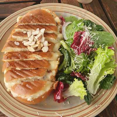 콩볶는집고양이똥