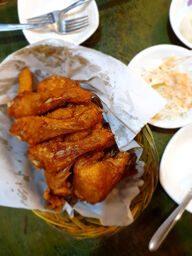 오븐에 빠진 닭 신촌점