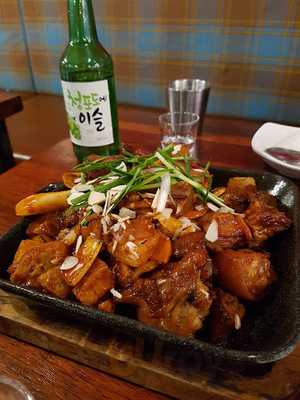 홍대칼국수와족발