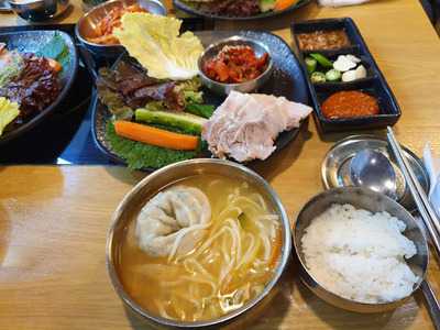 달인겉절이 칼국수보쌈