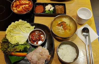 달인겉절이 칼국수보쌈