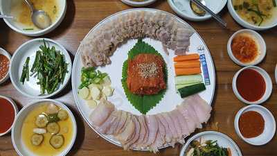 김명자굴국밥전문점