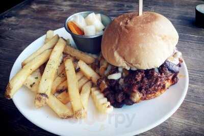 러스티 립 하우스