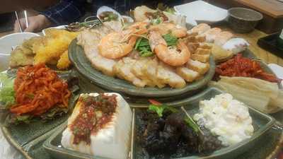 다온황제해물문어보쌈