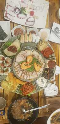 다온황제해물문어보쌈