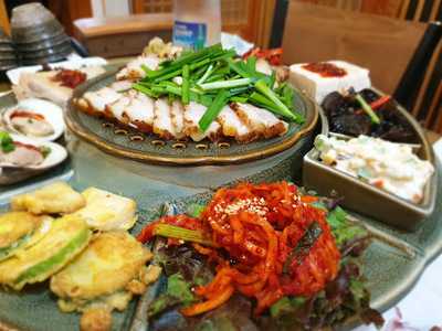 다온황제해물문어보쌈