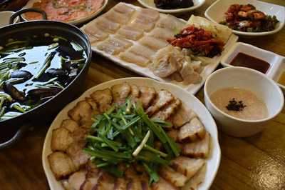 다온황제해물문어보쌈