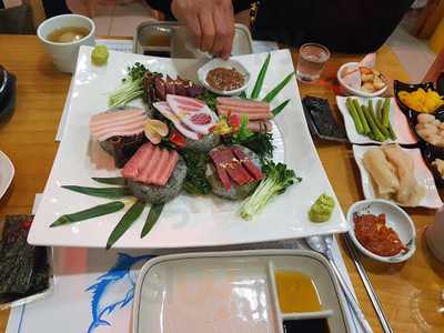 금시조참치복집