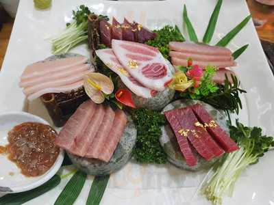 금시조참치복집