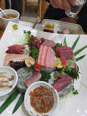 금시조참치복집