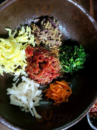 무상육회전문점