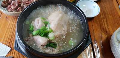 춘산 오가피백숙 삼계탕