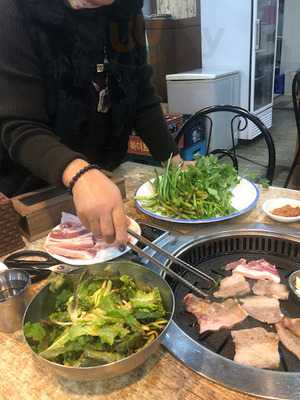 금강한우식육식당