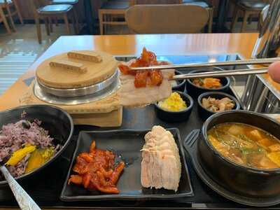 원할머니보쌈족발 명동점