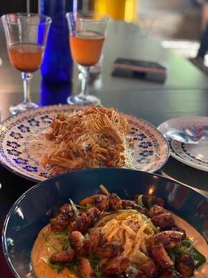 몰라 퓨전 레스토랑