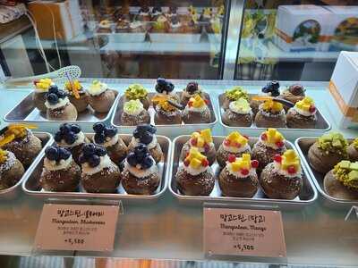 Coconut Box Bakery Cafe & Gallery