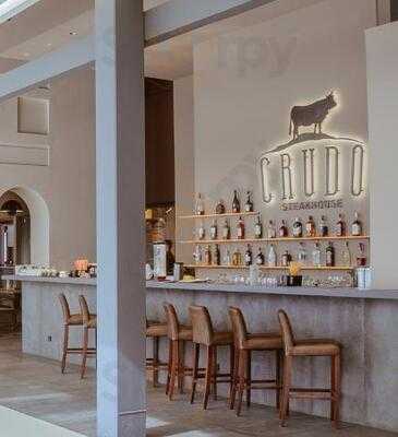 Crudo Steakhouse