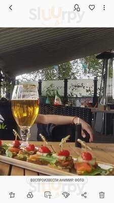 Leo's Cafe & Terrace