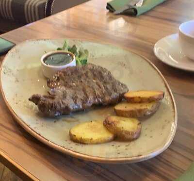 Leo's Cafe & Terrace