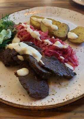 Leo's Cafe & Terrace