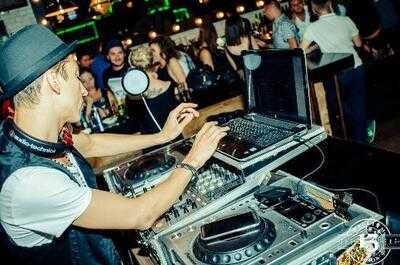 William Lawson's 13 Bar