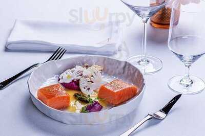 Seven Bar And Restaurant